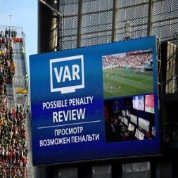 تاثیر فناوری VAR در جذابیت فوتبال تاثیر فناوری VAR در جذابیت فوتبال