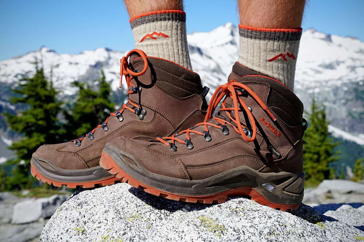 کفش کوهنوردی لوا