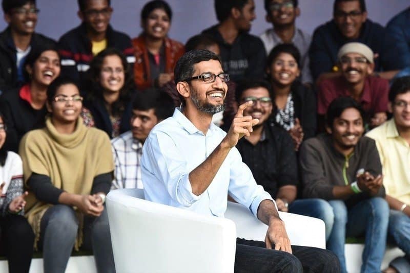 ساندار پیچای در جمع دانشجویان هندی