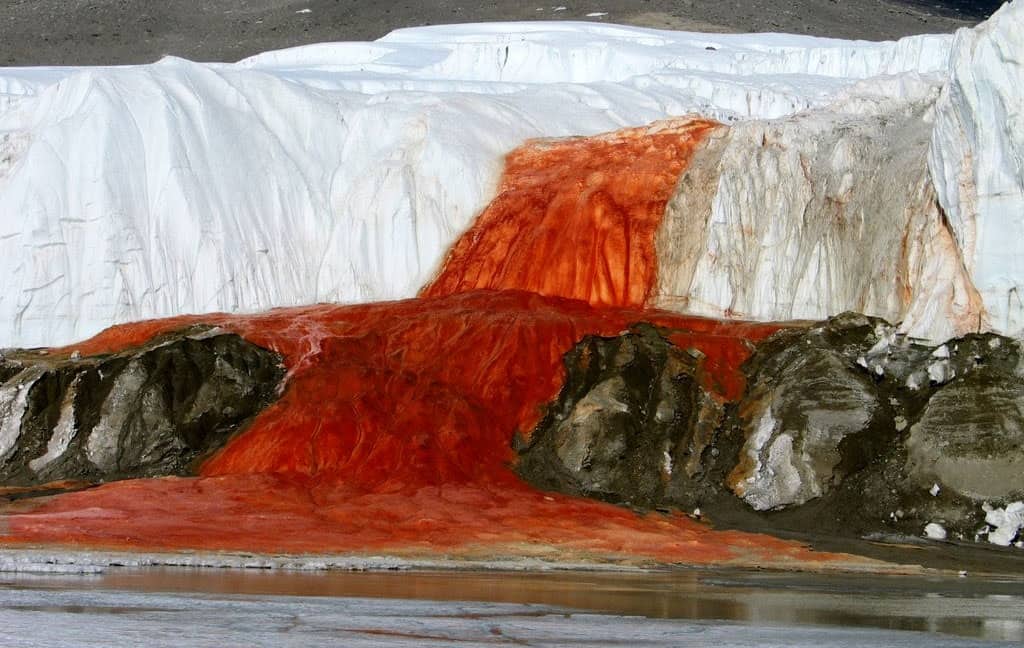 آبشار خون قطب جنوب