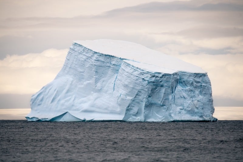 کوه‌های یخی از عجایب زندگی در قطب
